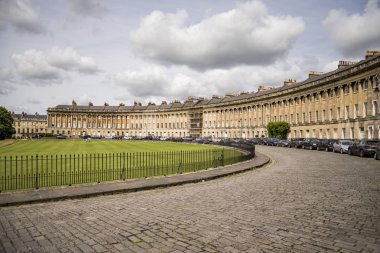 The Circus, Bath 'daki ünlü dairesel Royal Crescent binası.