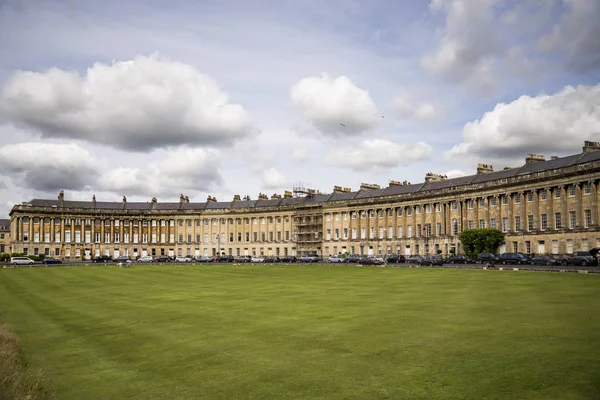 The Circus, Bath 'daki ünlü dairesel Royal Crescent binası.