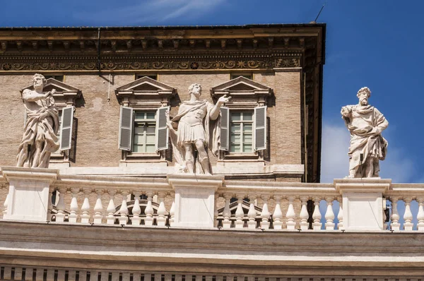 Heiligenstatuen in der vatikanischen Stadt — Stockfoto