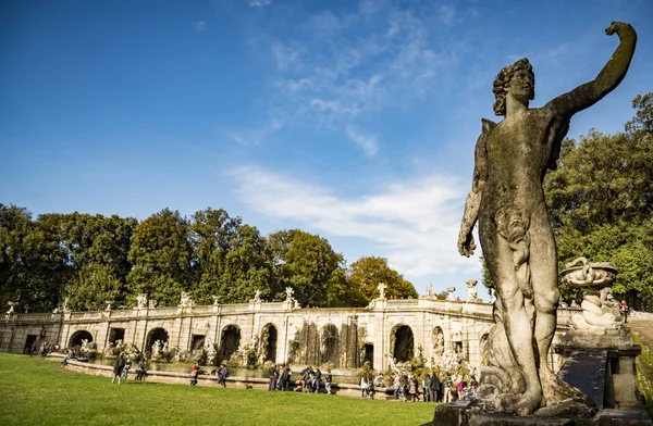 Fontána královského paláce — Stock fotografie