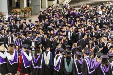 Üniversite öğrencileri mezuniyet