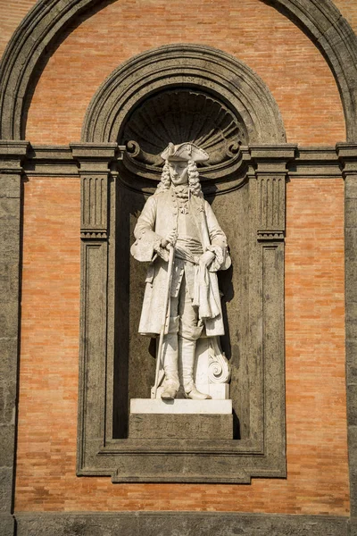 Statyn av kung av Neapel — Stockfoto