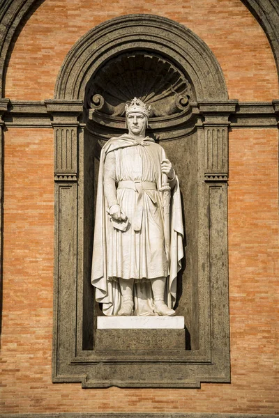 Estatua del rey de Nápoles — Foto de Stock