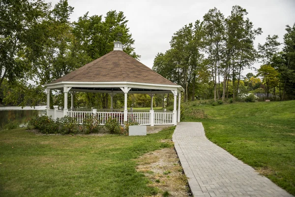 Gazebo de madera en Bucksport, Maine — Foto de Stock