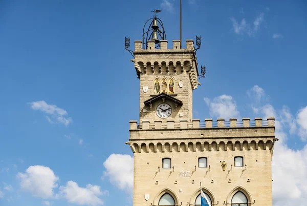Palácio Público de San Marino e estátua da Liberdade — Fotografia de Stock