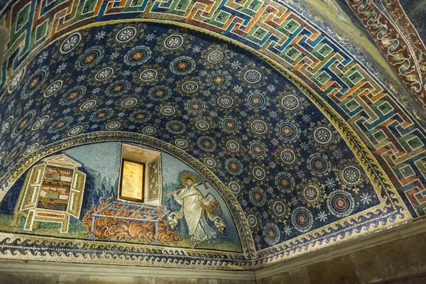 Antiguos mosaicos en el mausoleo de Galla Placida — Foto de Stock