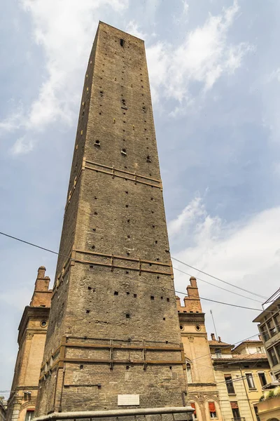 Башня Гарисенда и башня Дегли Асинелли — стоковое фото