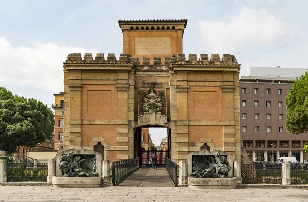 Porta Galliera v Boloni. Itálie — Stock fotografie