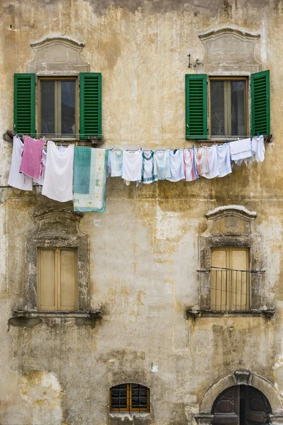 Bildmässigt gammal byggnad av italienska byar — Stockfoto