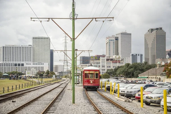 Линия трамвая Нового Орлеана — стоковое фото