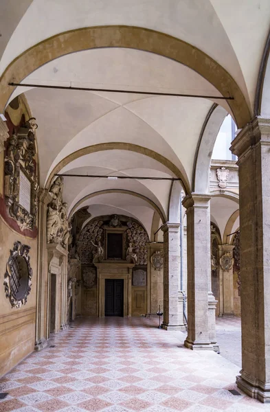 La biblioteca Archiginnasio de Bolonia — Foto de Stock