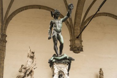 Medusa 'nın başıyla Perseus.