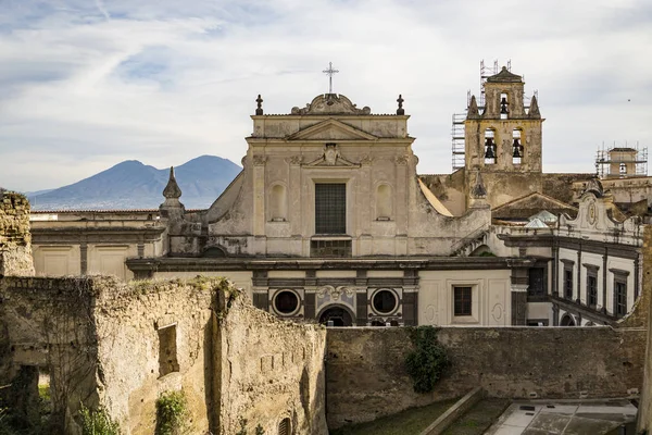 Вид на Церковь Сан-Мартино в Феллесе, Италия — стоковое фото