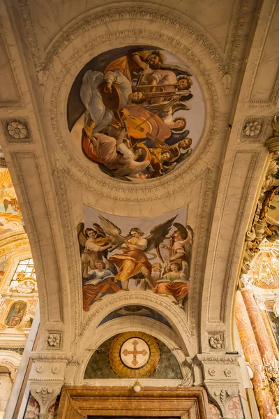 Interno della chiesa di Gesu Nuovo a Napoli — Foto Stock