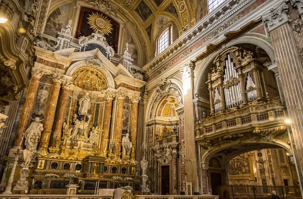 Wnętrze kościoła Gesù Nuovo w Neapolu — Zdjęcie stockowe