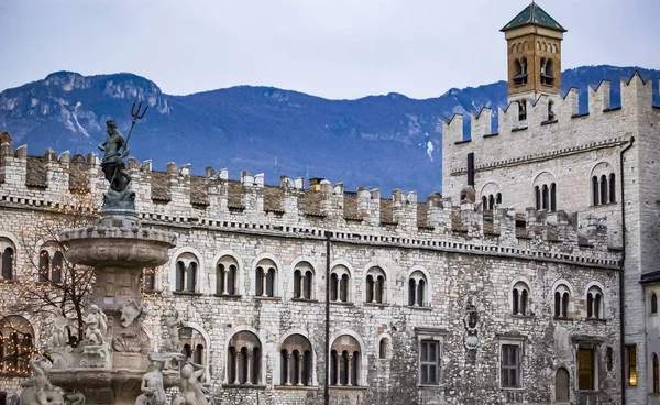 Fuente de Neptuno en la ciudad de Trento — Foto de Stock