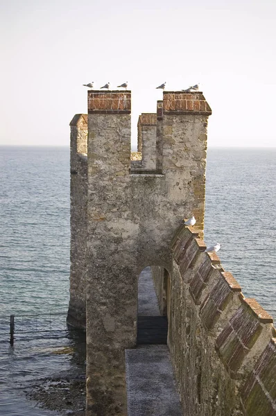 La fortificazione sul lago di Garda, Lazise, Italia — Foto Stock