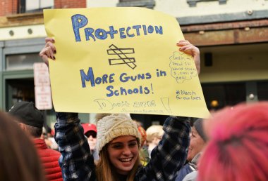 Ulusal okul grev öğrenci protestocu işaret tutan.