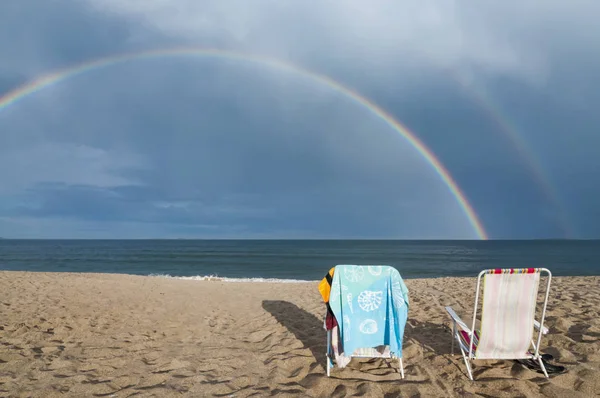 Regnbåge på stranden — Stockfoto