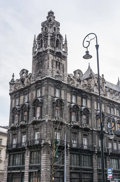 Historisk byggnad i Budapest — Stockfoto