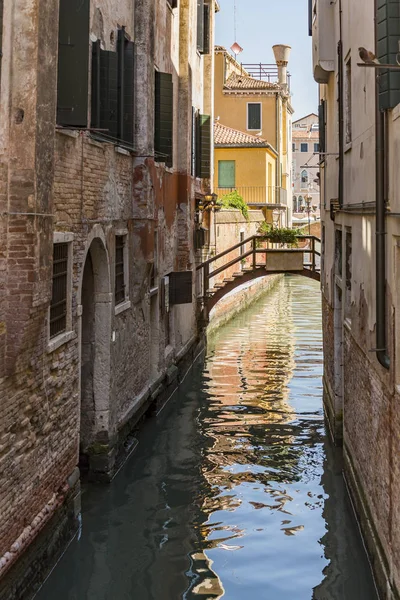 Hermosa vista del canal veneciano — Foto de Stock