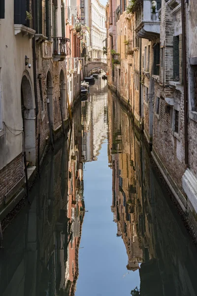 Hermosa vista del canal veneciano — Foto de Stock