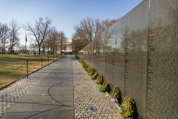 Vietnam savaş gazileri Anıtı üzerinde 17 Aralık 2017 yılında Washington Dc, ABD adları. Anıt 3 milyon civarında ziyaretçi her yıl alır..
