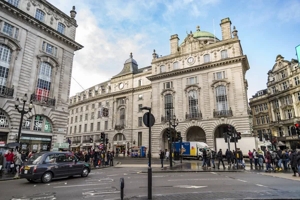 Pohled na Piccadilly Circus v Londýně, Velká Británie — Stock fotografie