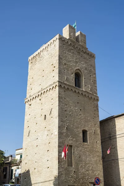 Старые средневековые башни в Ланчано, Италия — стоковое фото