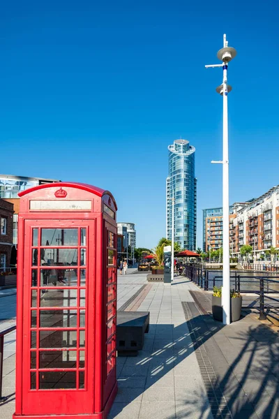 Gunwharf Quays, Portsmouth. La Torre Gunwharf comúnmente conocida como el lápiz labial — Foto de Stock