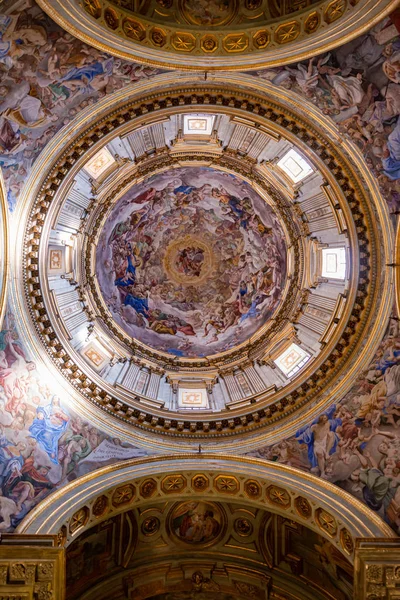 Detalhe interno da cúpula na igreja Duomo em Nápoles . — Fotografia de Stock