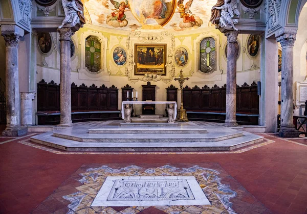 Interieur van de kathedraal van Napels Duomo di San Gennaro of kathedraal van Maria-Hemelvaart, Italië — Stockfoto