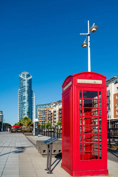 Gunwharf Quays, Portsmouth. La Torre Gunwharf comúnmente conocida como el lápiz labial — Foto de Stock