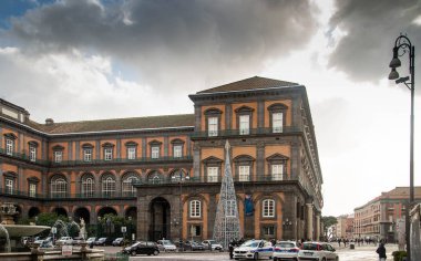 Piazza Trieste 'den Palazzo Reale ve Trento, Napoli, İtalya