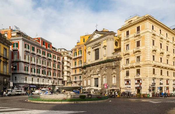 意大利那不勒斯的里雅斯特广场和特伦托广场景 — 图库照片