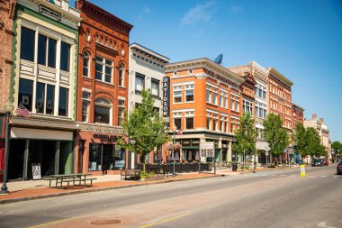 Saratoga Springs, New York, tuğla binanın dışı..