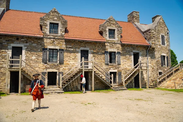 Forte Ticonderoga, quartier generale del forte, muri in pietra e cannoni — Foto Stock