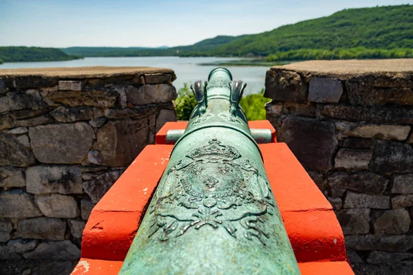 Fort ticonderoga, Fort Hauptquartier, Steinmauern und Kanonen — Stockfoto