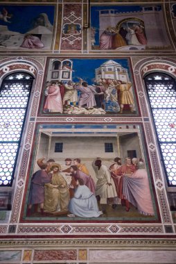 PADUA, İtalya - 2 Temmuz 2017: Scrovegni Şapeli Cappella degli Scrovegni, Arena Şapeli 'nde mermer taklidi. Kilise, Giotto 'nun 1305 yılında tamamladığı bir fresk döngüsü içerir..