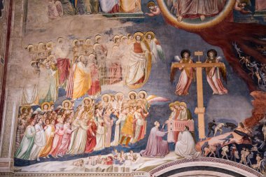PADUA, İtalya - 2 Temmuz 2017: Scrovegni Şapeli Cappella degli Scrovegni, Arena Şapeli 'nde mermer taklidi. Kilise, Giotto 'nun 1305 yılında tamamladığı bir fresk döngüsü içerir..