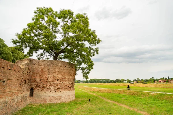 Emilia Romagna意大利的费拉拉城墙和堡垒景观 — 图库照片