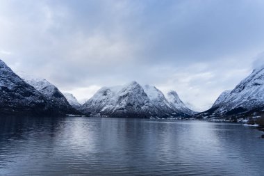 Snowy Batı Norveç zirveleri