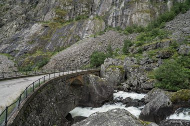 Eidfjord giden yol
