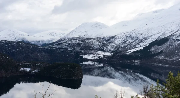 Picos Nevados Del Oeste Noruega — Foto de Stock