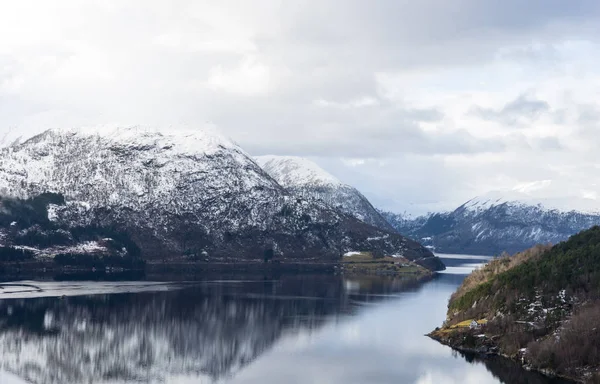 Schneebedeckter Westnorwegischer Gipfel — Stockfoto