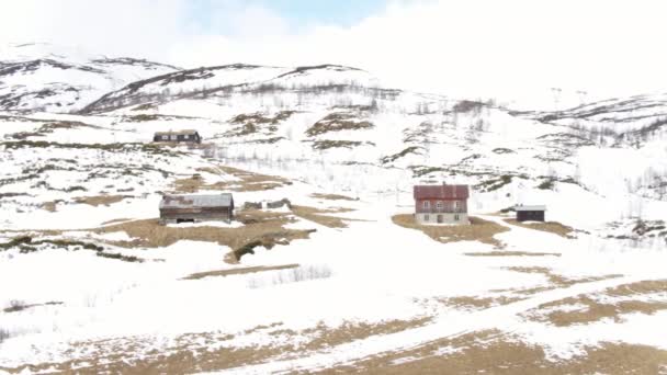Bahar Sırasında Norveç Eski Çiftlik — Stok video