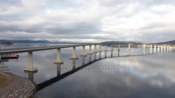 Puente Tresfjordbrua Cerca Aalesund Noruega — Vídeo de stock