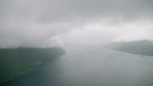 Clody 沿着挪威西海岸 — 图库视频影像