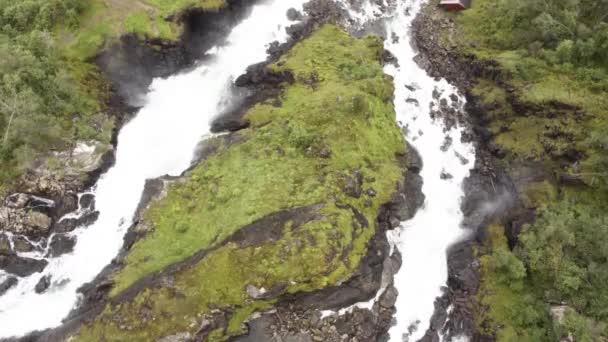 Водопад Лаатефосс Норвегии — стоковое видео