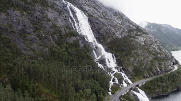 Водопад Лангфосс Норвегии — стоковое видео